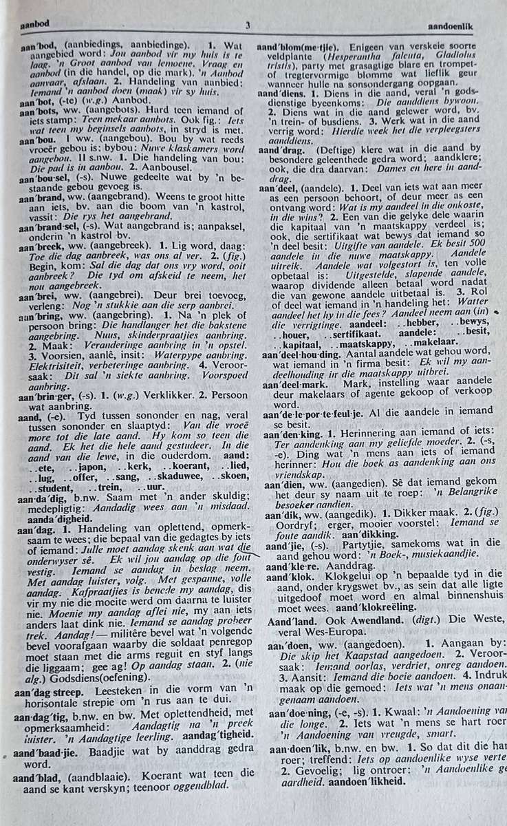 HAT Verklarende Handwoordeboek van die Afrikaanse Taal- Hardcover - 1378 pages