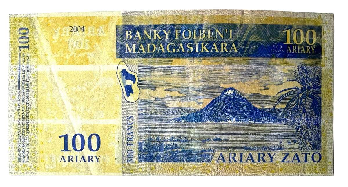 2004 100 Ariary Madagascar Bank Note