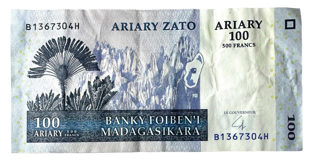 2004 100 Ariary Madagascar Bank Note