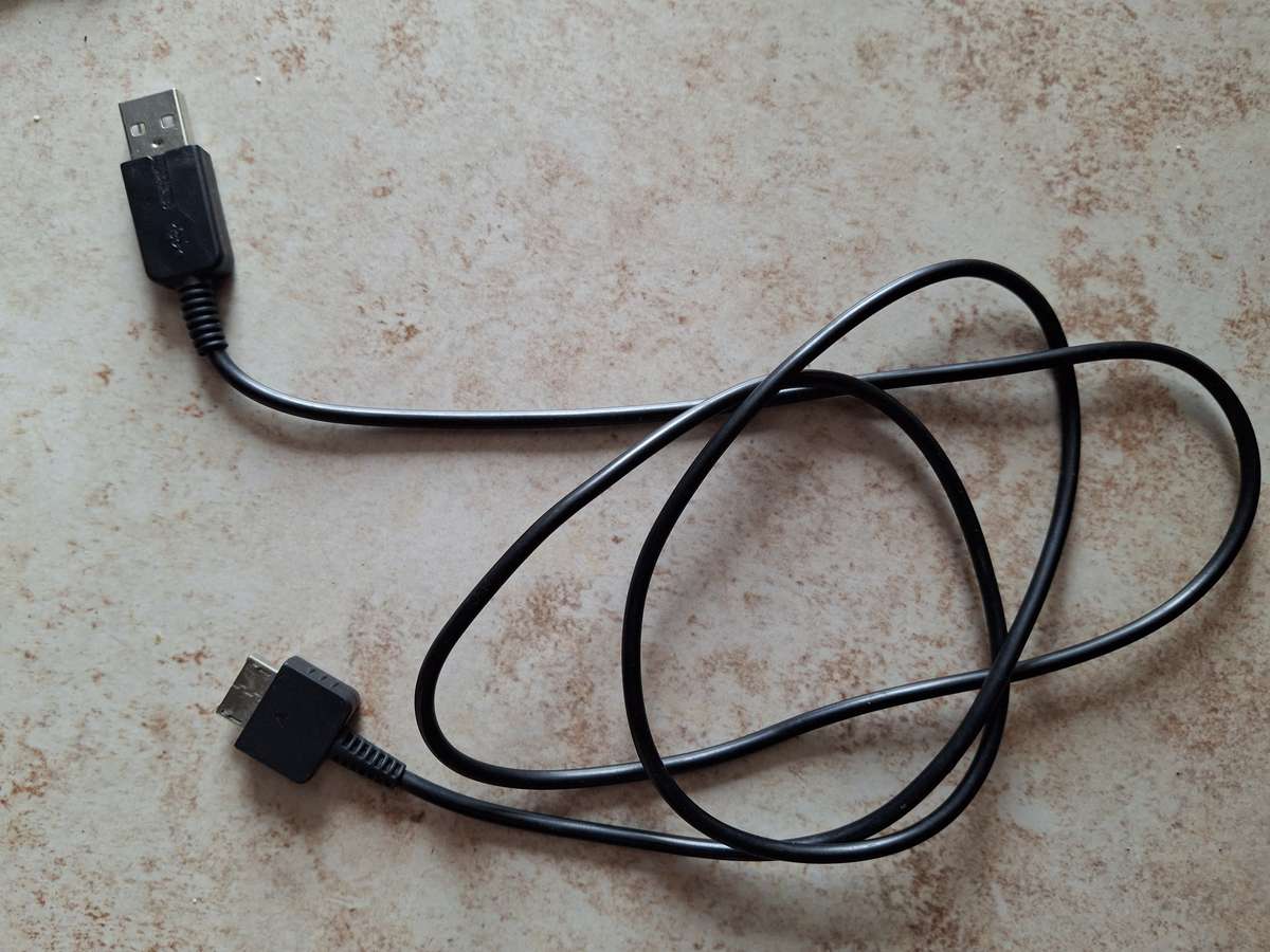 Sony Playstation Vita + 4 Games + 4GB memory card