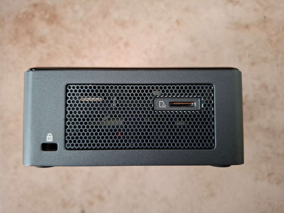 Intel NUC NUC8i3BEH Mini PC