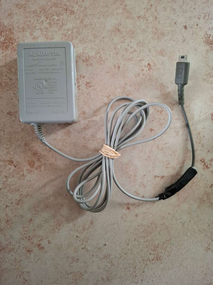 Nintendo DS Lite + 3 Games + Charger