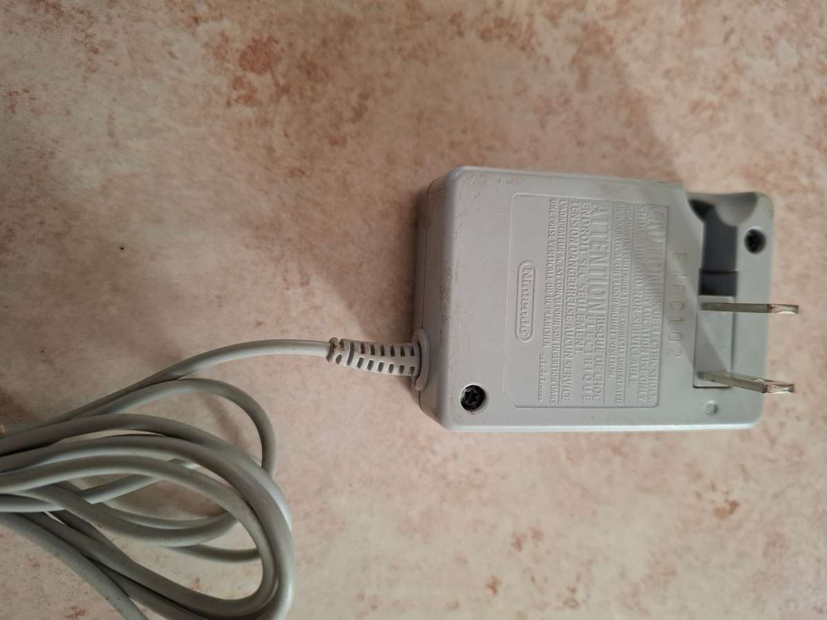 Nintendo DS Lite + 3 Games + Charger