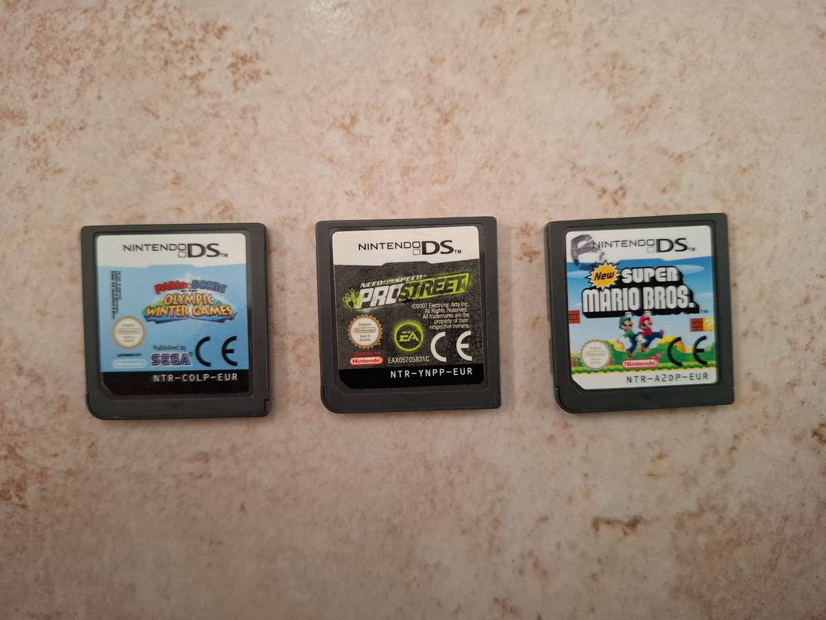 Nintendo DS Lite + 3 Games + Charger