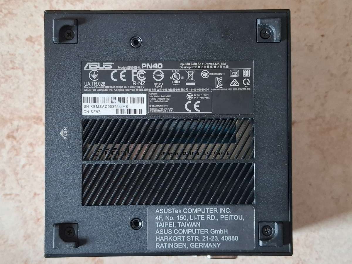 Asus PN40 Mini PC (Windows 11 Pro, 275 GB SSD, 8 GB Ram) + Wireless Logitech Mouse + Logitech Webcam