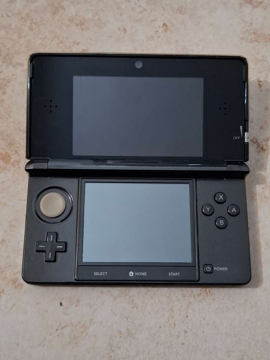 Nintendo 3DS Console + Dock + Game