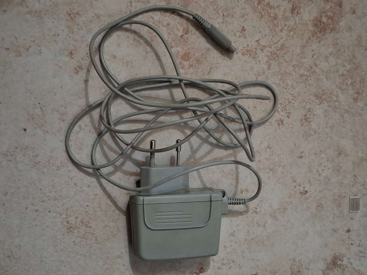 Nintendo 3DS Console + Dock + Game