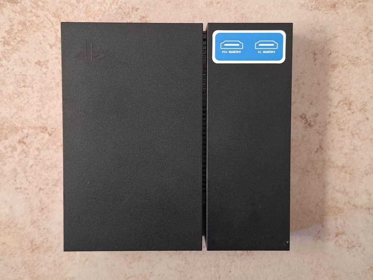 Playstation 4 VR Headset + Accessories + 2 Games