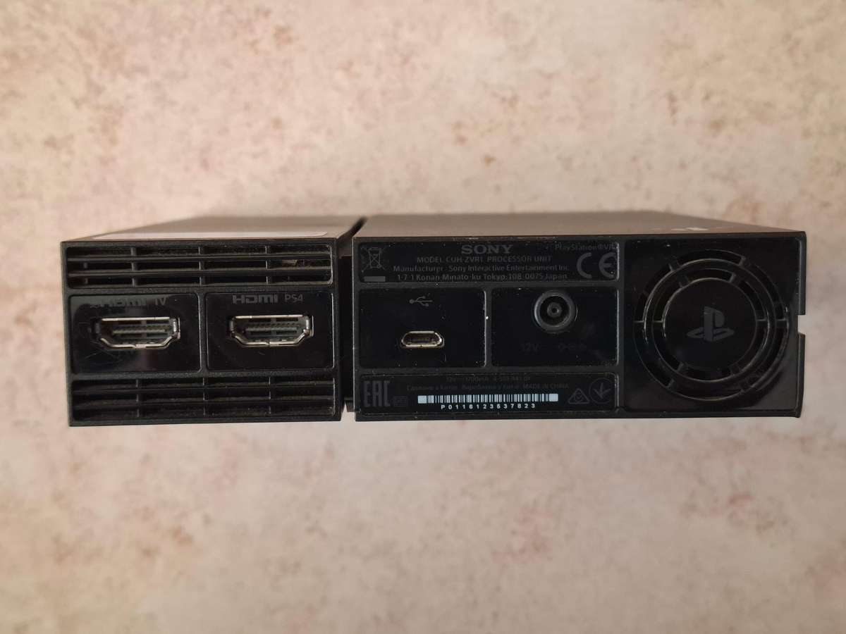 Playstation 4 VR Headset + Accessories + 2 Games