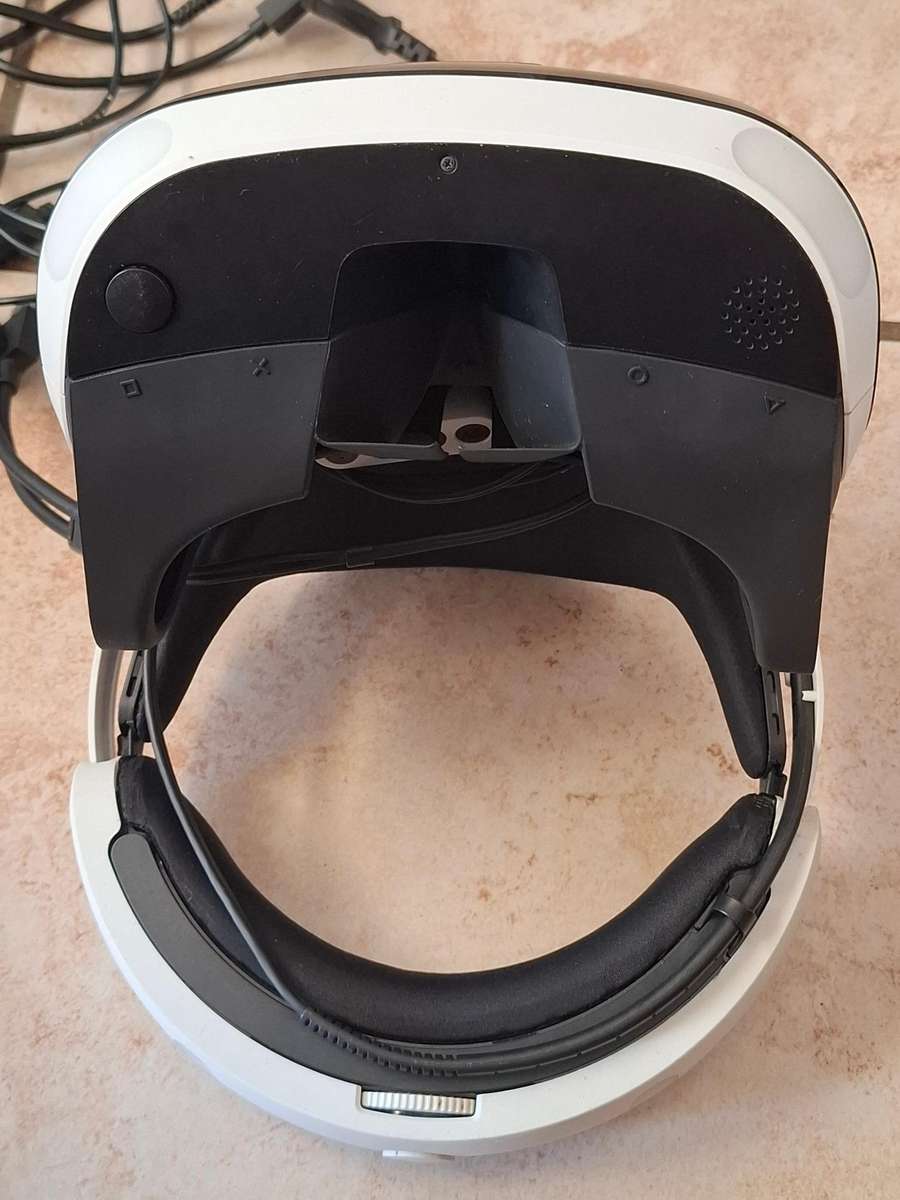 Playstation 4 VR Headset + Accessories + 2 Games