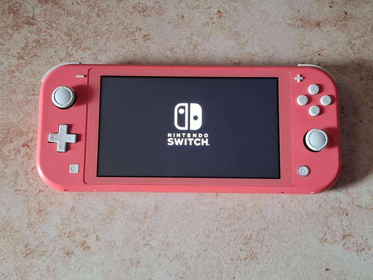 Nintendo Switch Lite (Pink) + 64 GB Memory Card