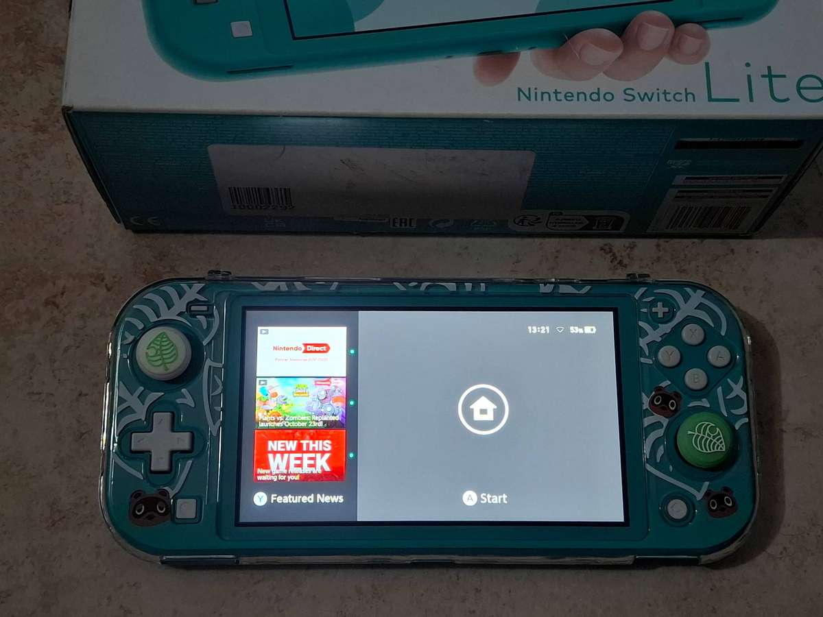 Nintendo Switch Lite (Turquoise) + Animal Crossing Protective Hard Case Shell