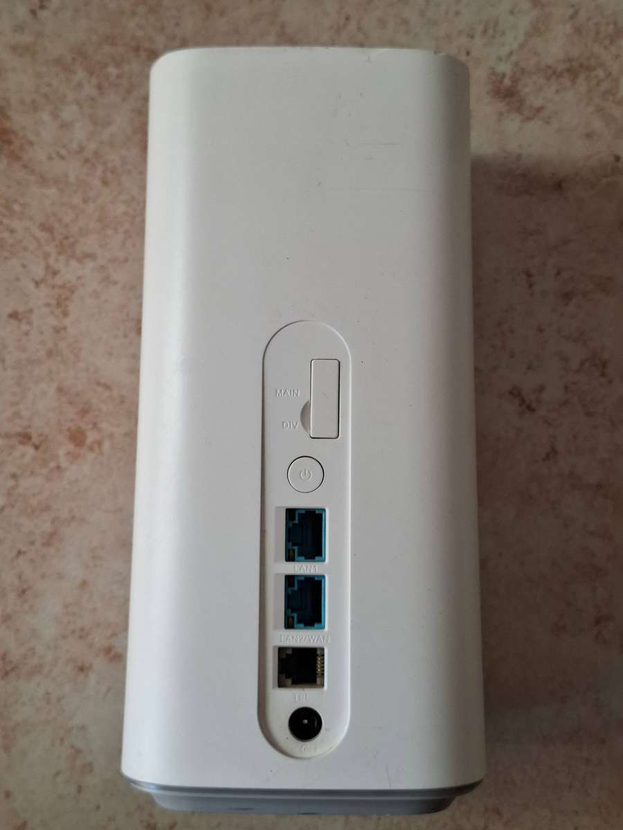 Huawei H112 - 370 CPE Pro 5G Wi-Fi Router