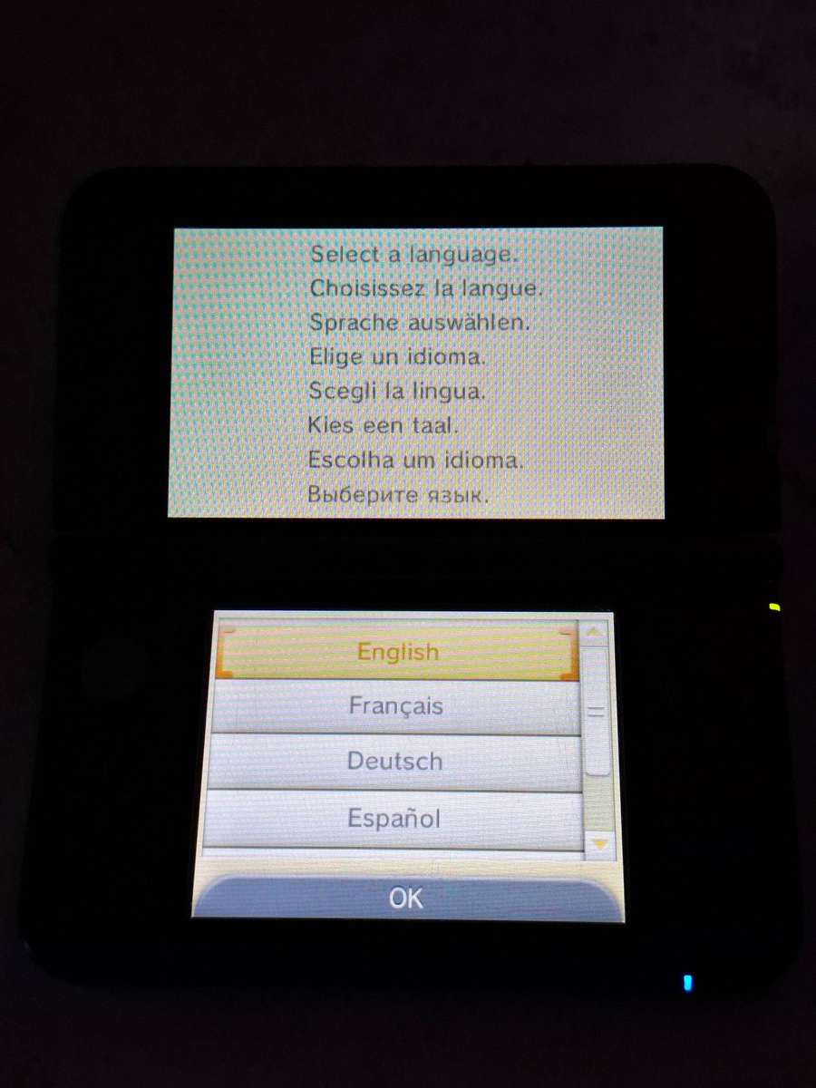 Nintendo 3DS XL + Charger + 2 3DS Games