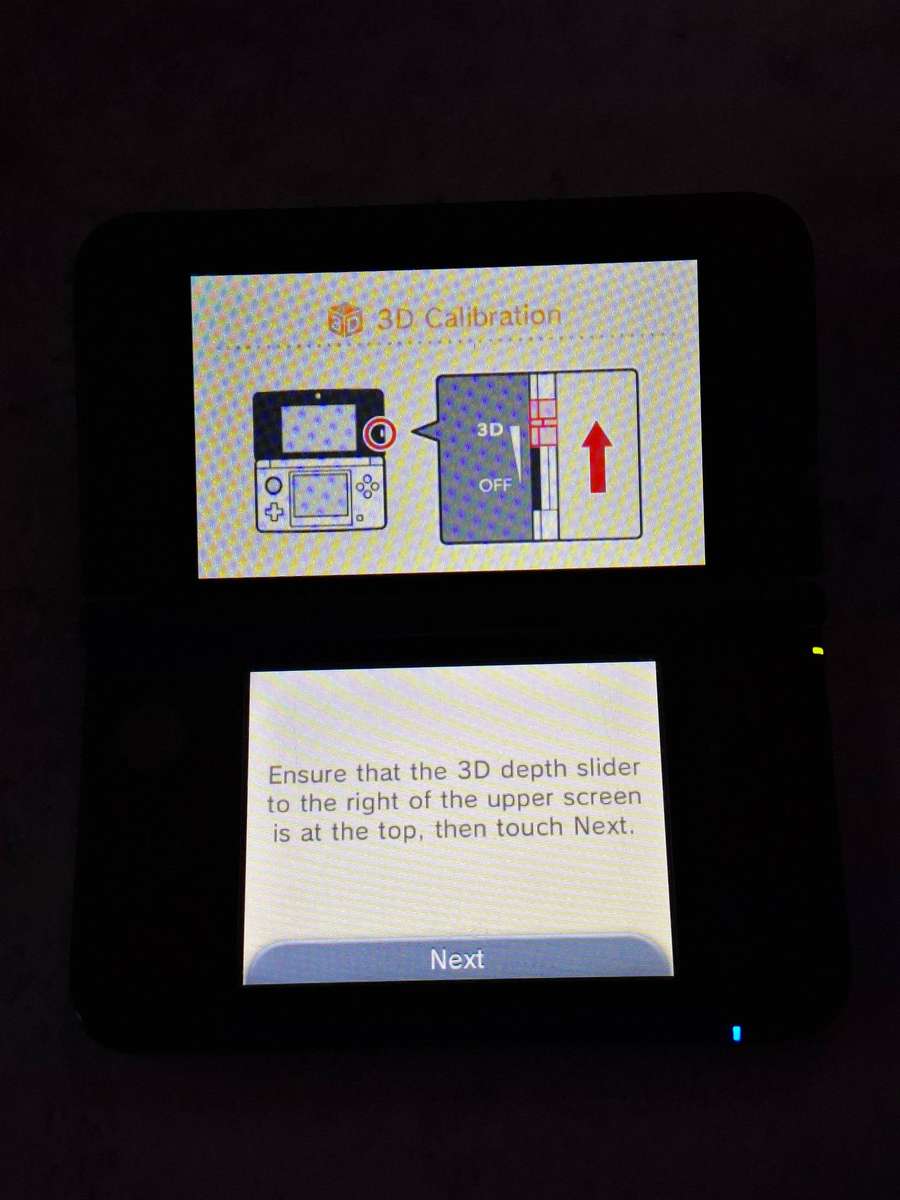 Nintendo 3DS XL + Charger + 2 3DS Games