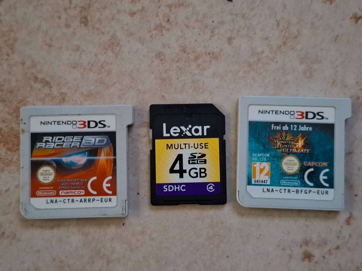 Nintendo 3DS XL + Charger + 2 3DS Games
