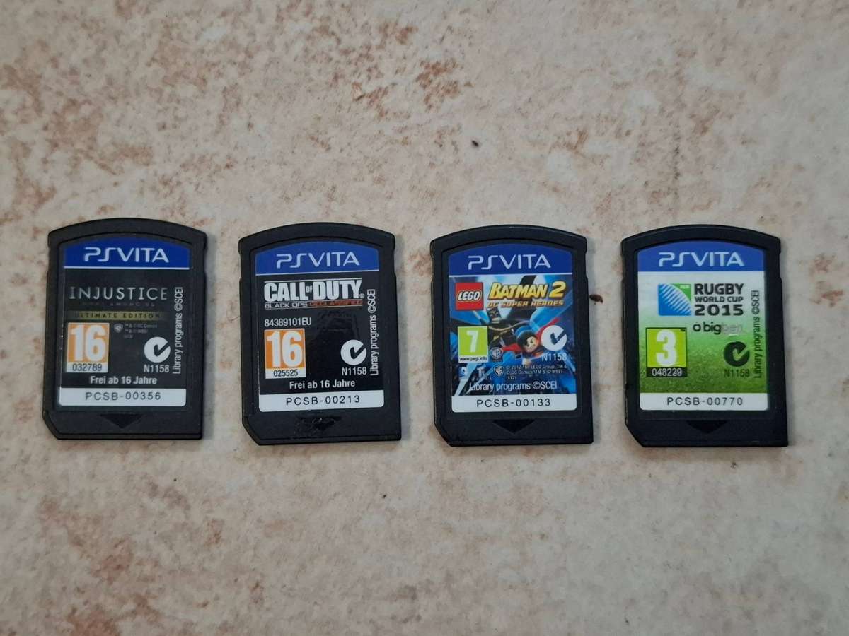 Sony Playstation Vita + 4 Games + 4GB memory card