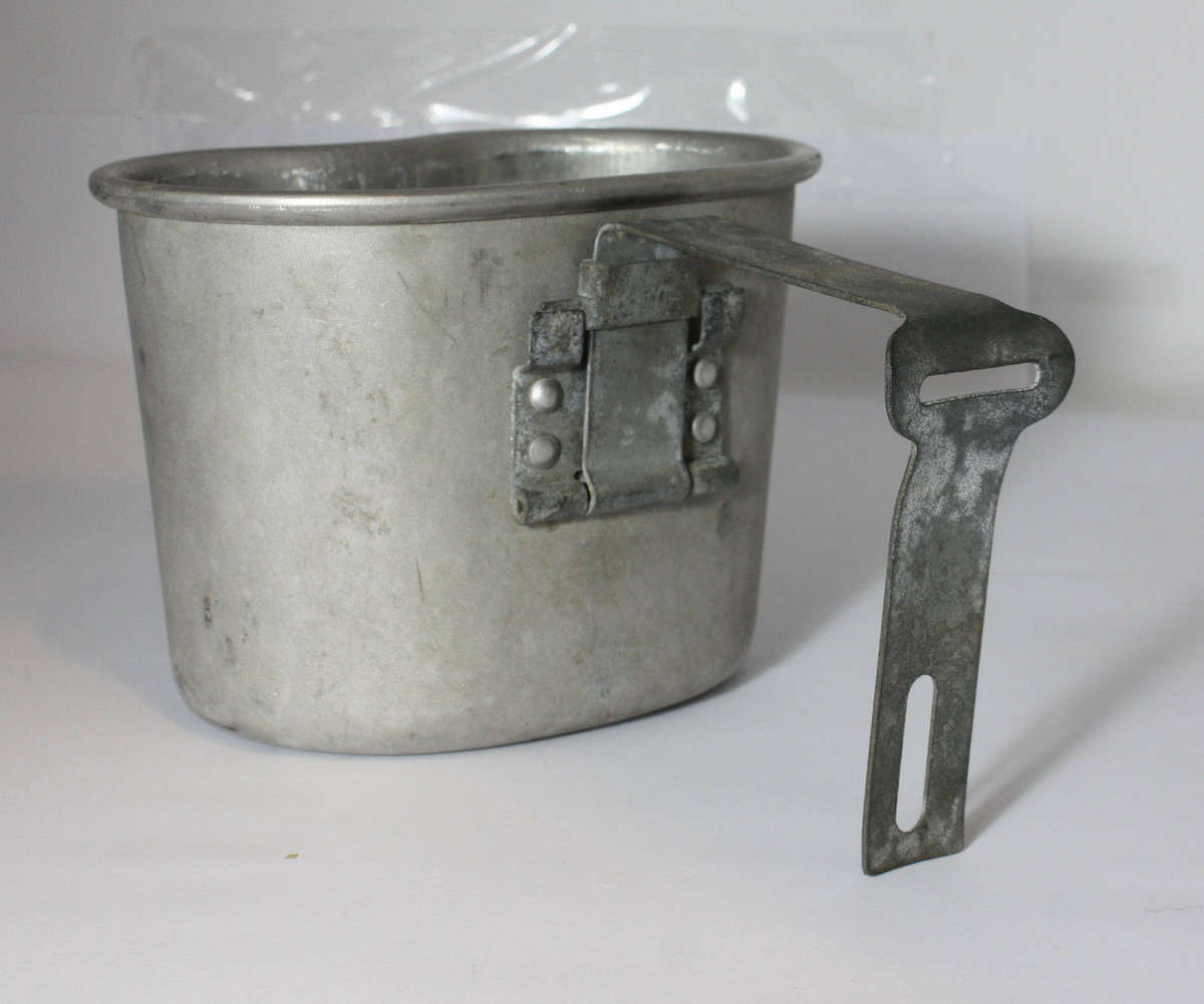 WW2 US Army Water Bottle / Canteen, Cover and Cup - Dated 1943