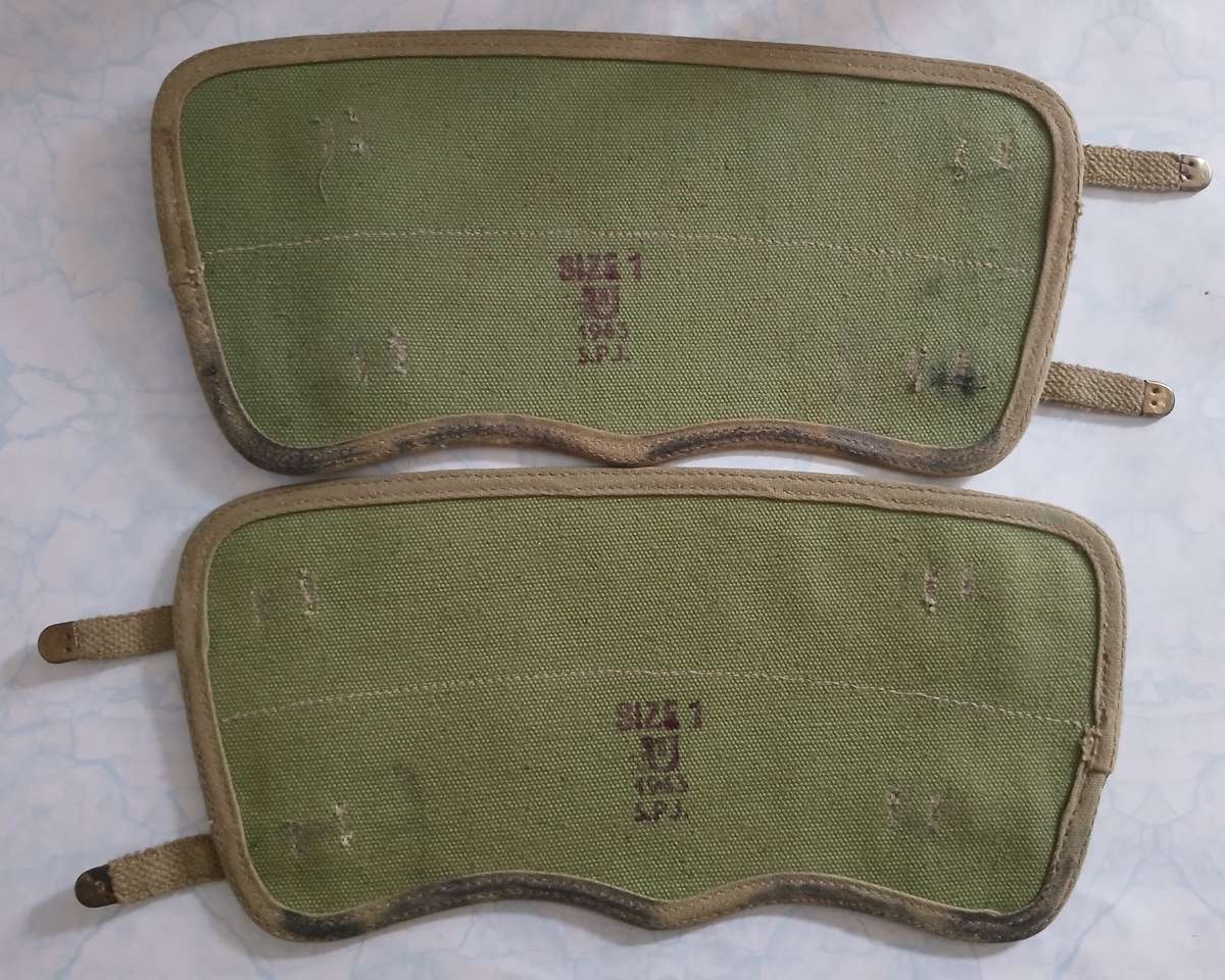 Puttees, pair, green.