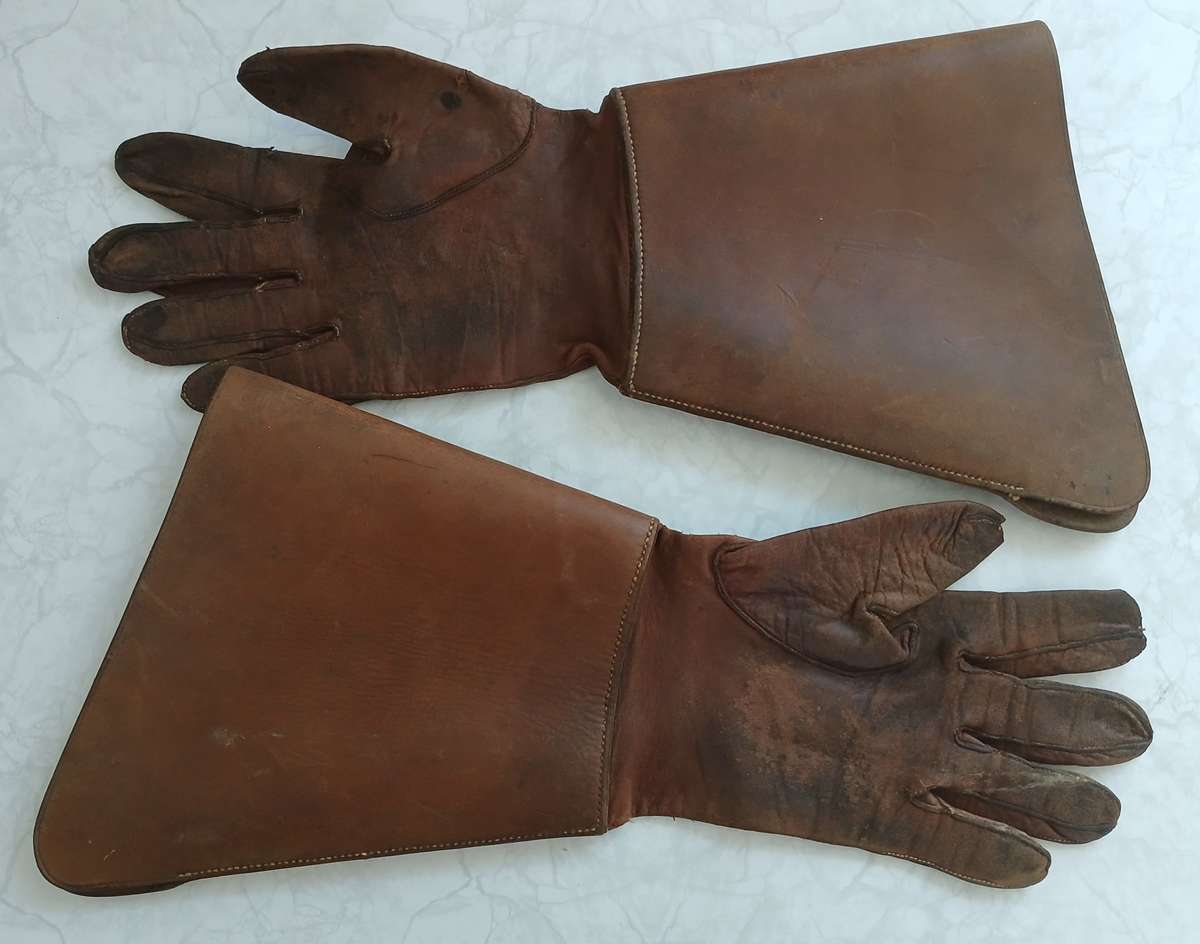 Gauntlets - leather