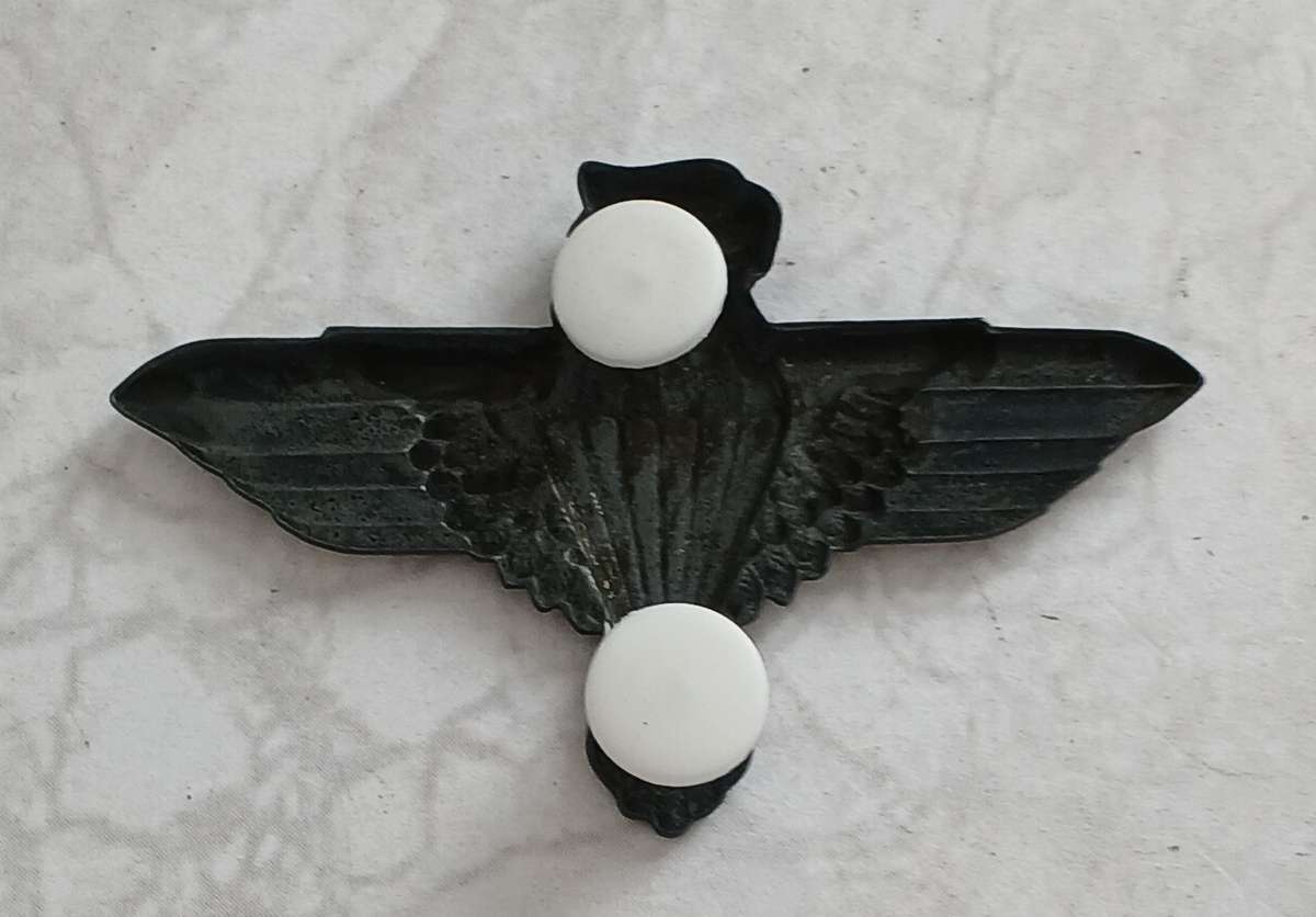 44 Parachute Brigade Beret Badge