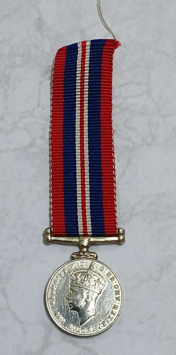 WW2 War Medal 1939-45 Miniature