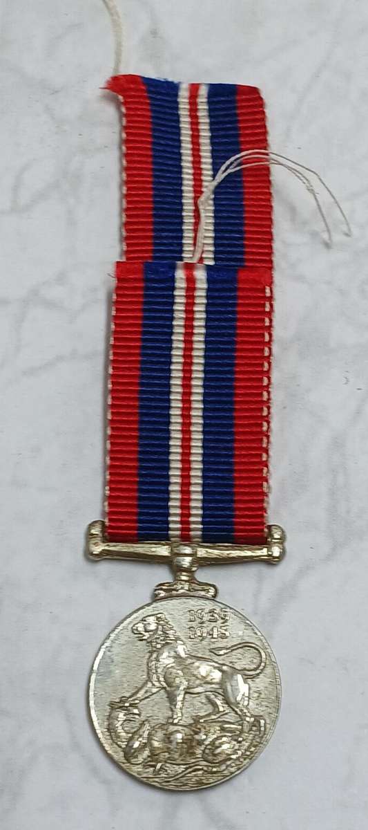 WW2 War Medal 1939-45 Miniature