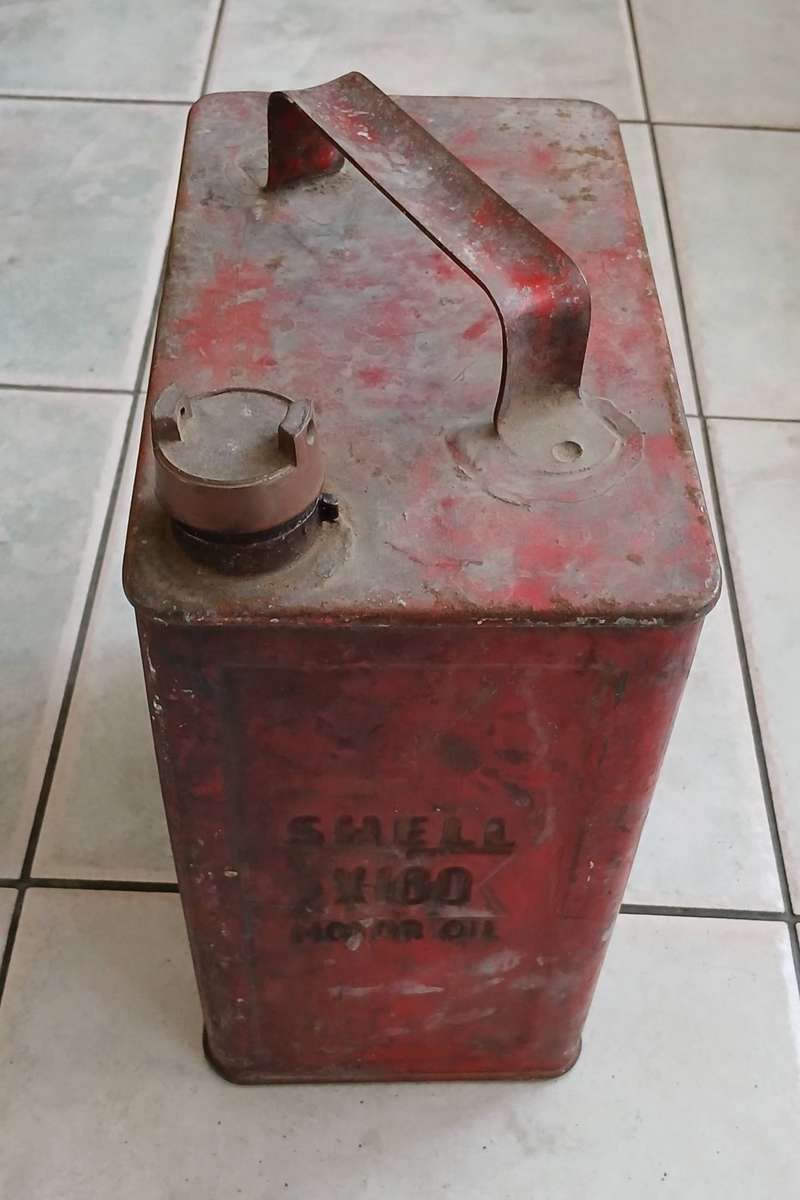 Shell 2 Gallon Motor Oil Can - English/Afrikaans