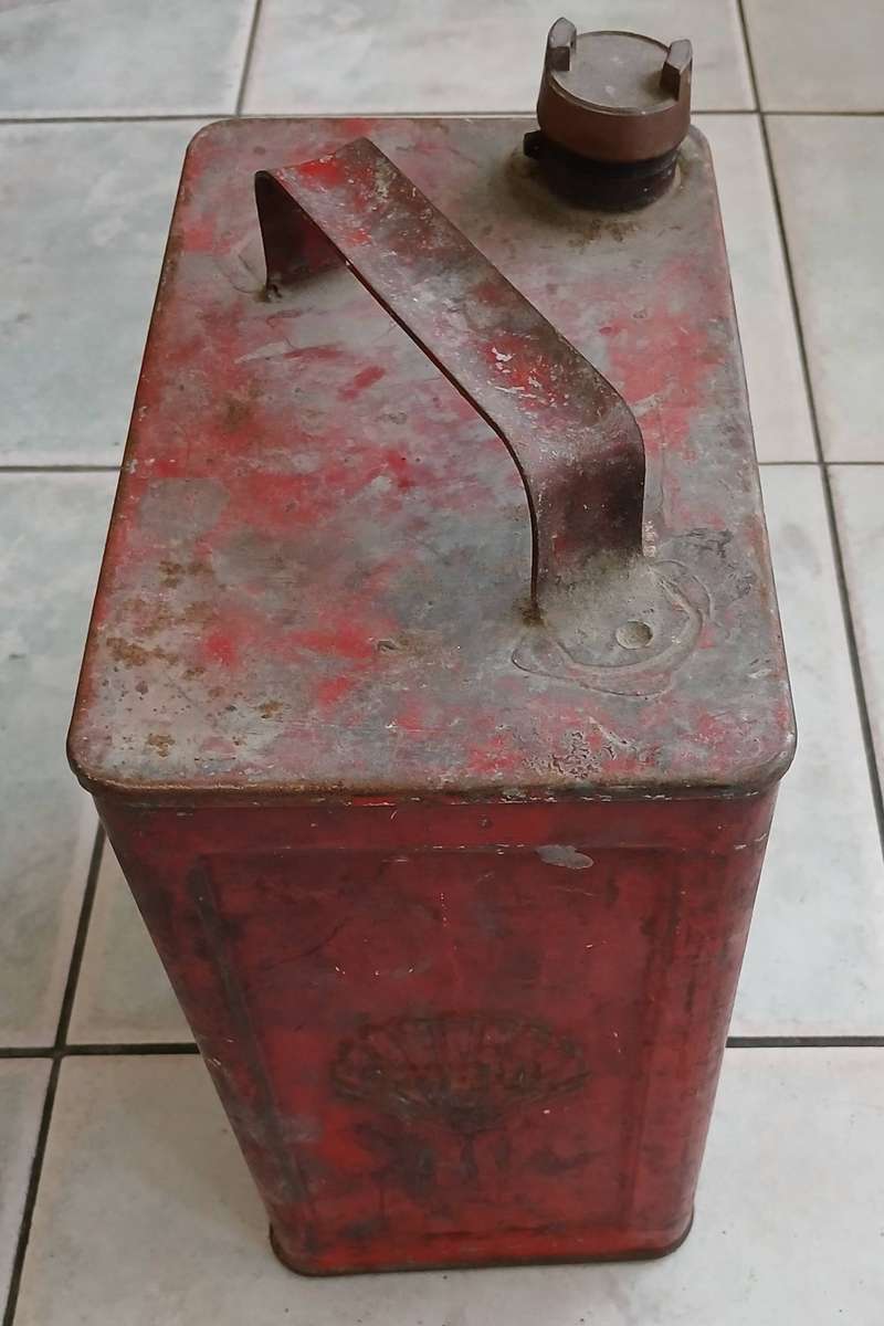 Shell 2 Gallon Motor Oil Can - English/Afrikaans