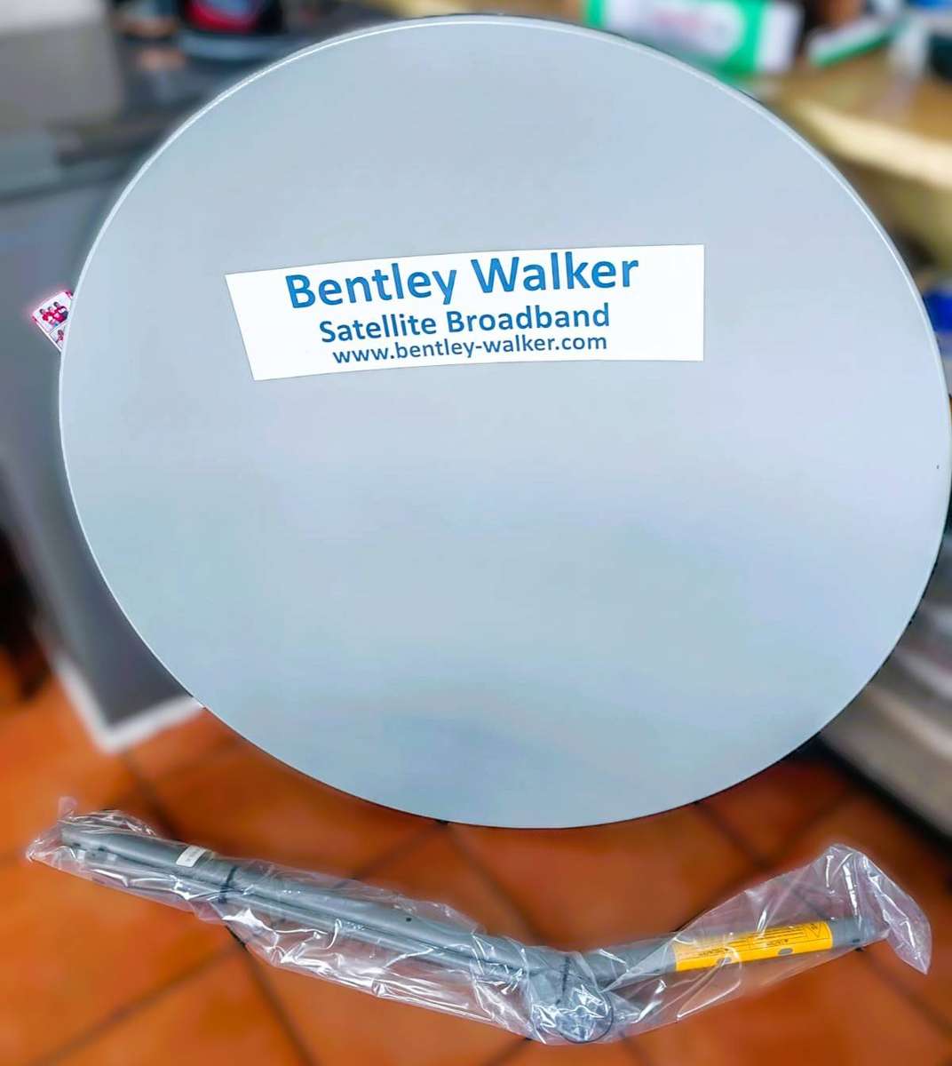 COMPLETE SATELLITE BROADBAND SETUP (BENTLEY WALKER DISH & HUGHES HN9460 ROUTER)