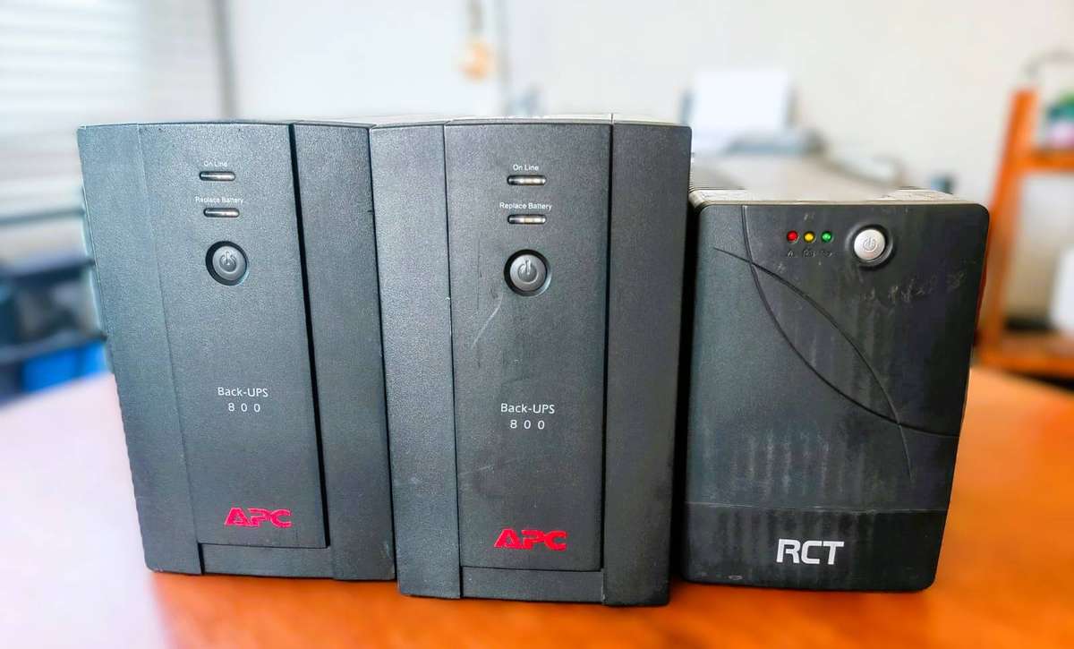 LOT 0F 3 NON WORKING UPS (1 RCT UPS 600W AND 2 APC 480W)