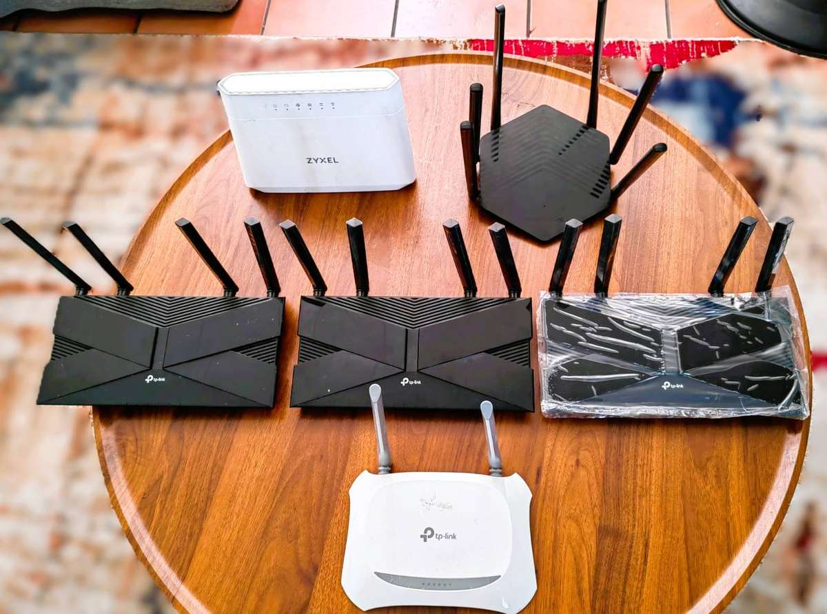 LOT OF WIFI ROUTERS