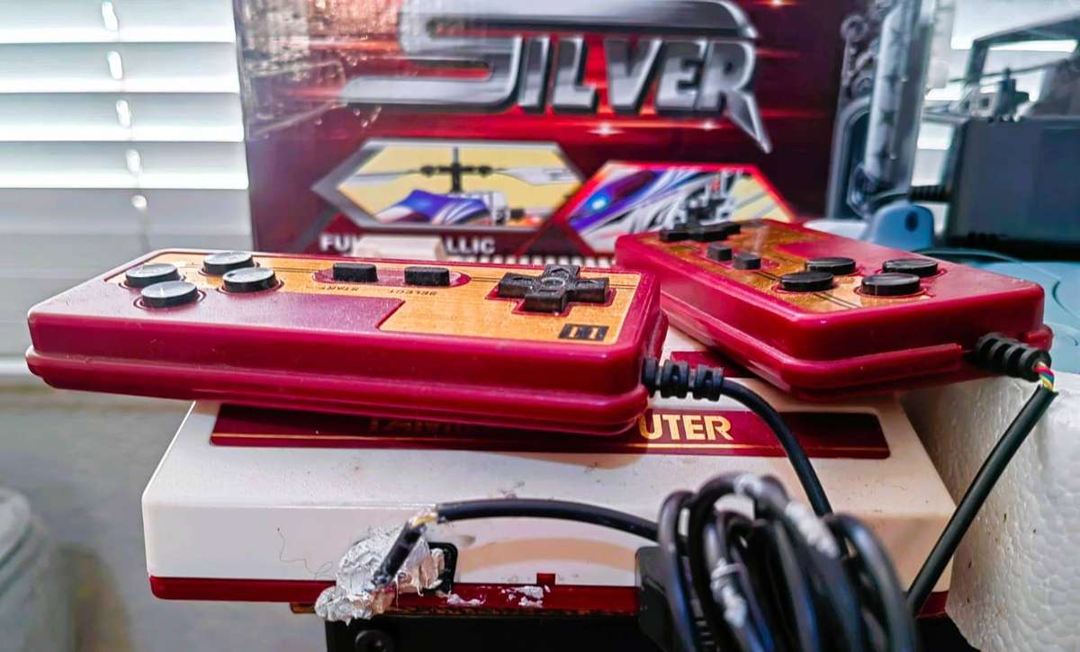 TOYS LOT (FAMILY COM, NINJA SILVER AND OTHER)