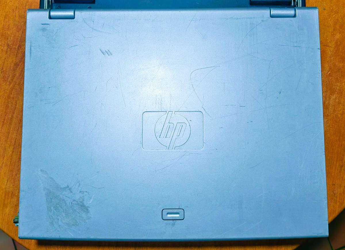 HP TFT7600 Rackmount Keyboard and Monitor (No PSU included)