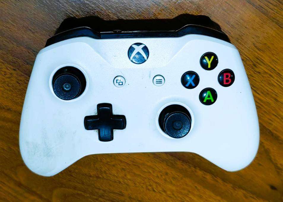 XBOX ONE S WIRELESS CONTROLLER