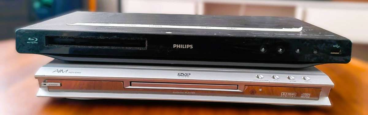 2 X DVD players