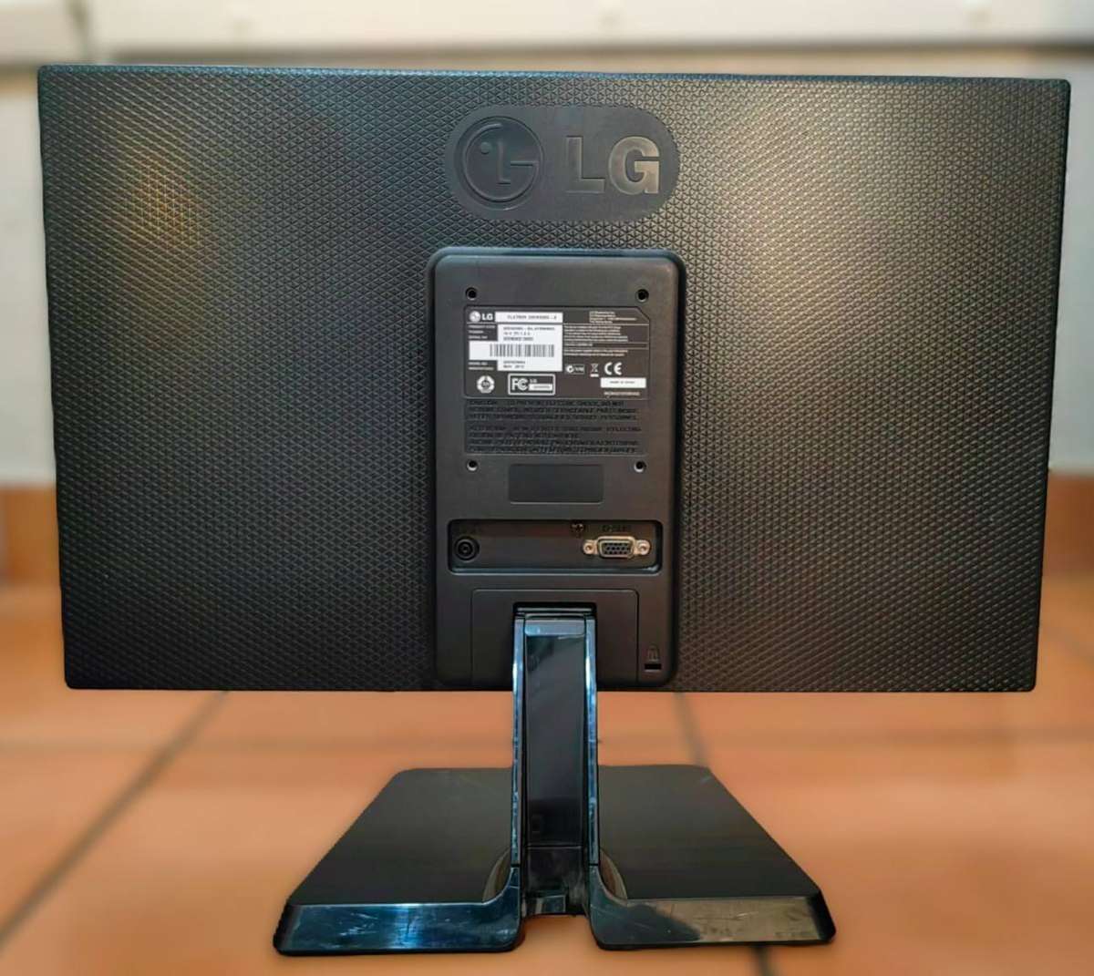 LG Flatron 20EN33SS-B 19.5-inch Widescreen LED Monitor