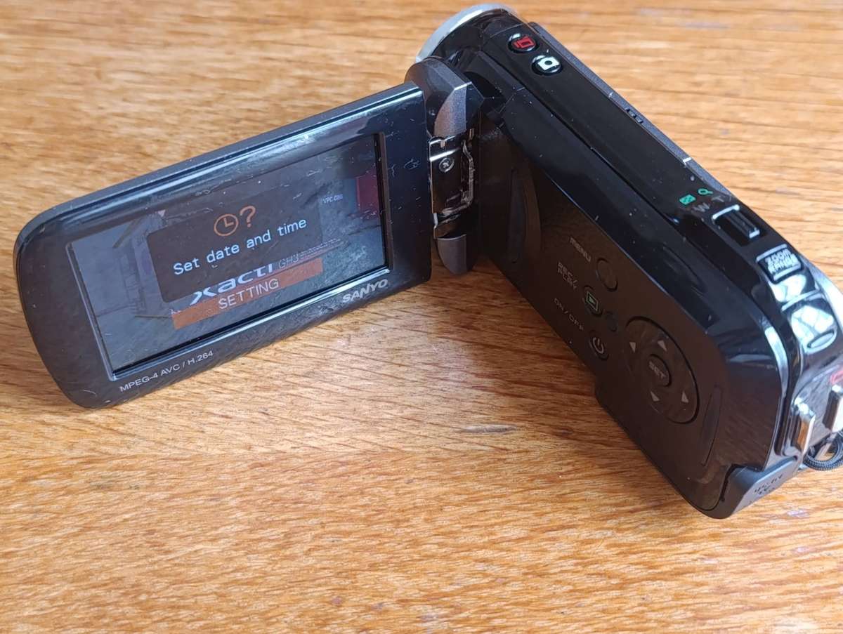 Sanyo Xacti VPC-GH3 - Digital HD Dual Camera