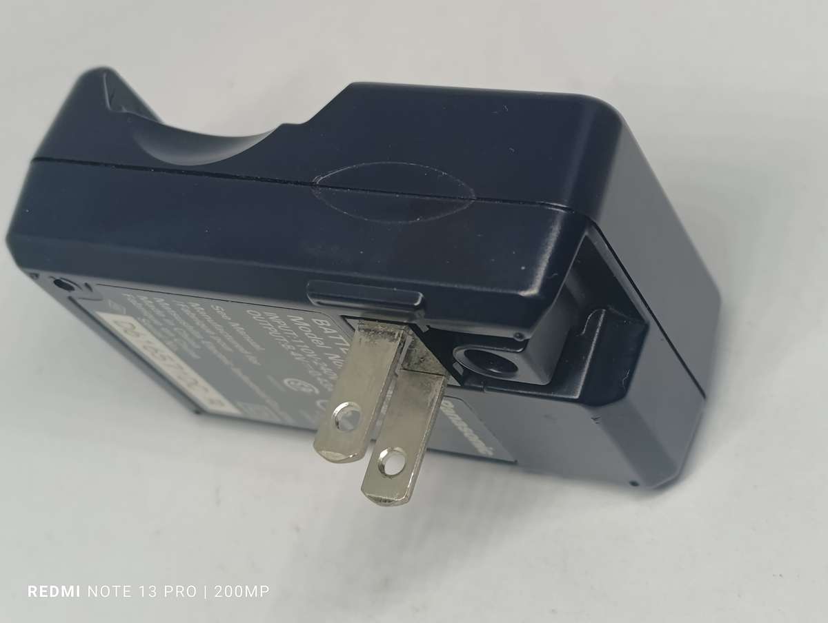 Panasonic Lumix DMC FZ7 - 6MP - 12x Zoom - Digital Camera