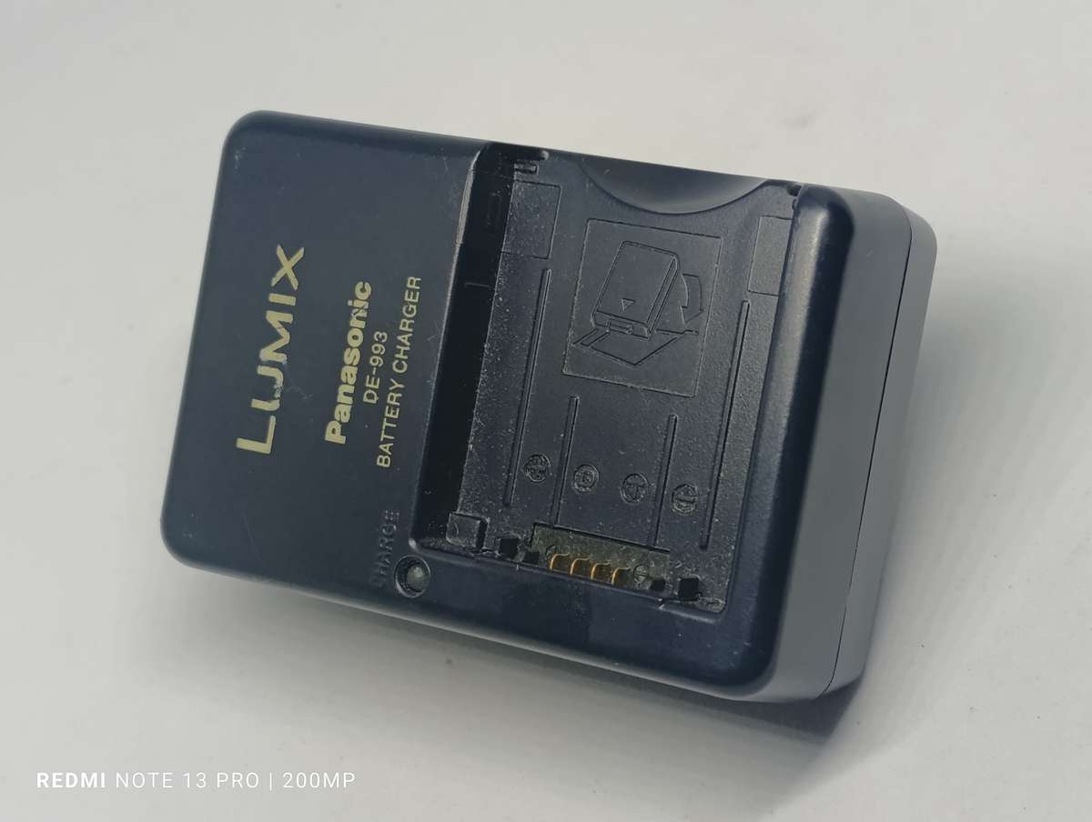 Panasonic Lumix DMC FZ7 - 6MP - 12x Zoom - Digital Camera