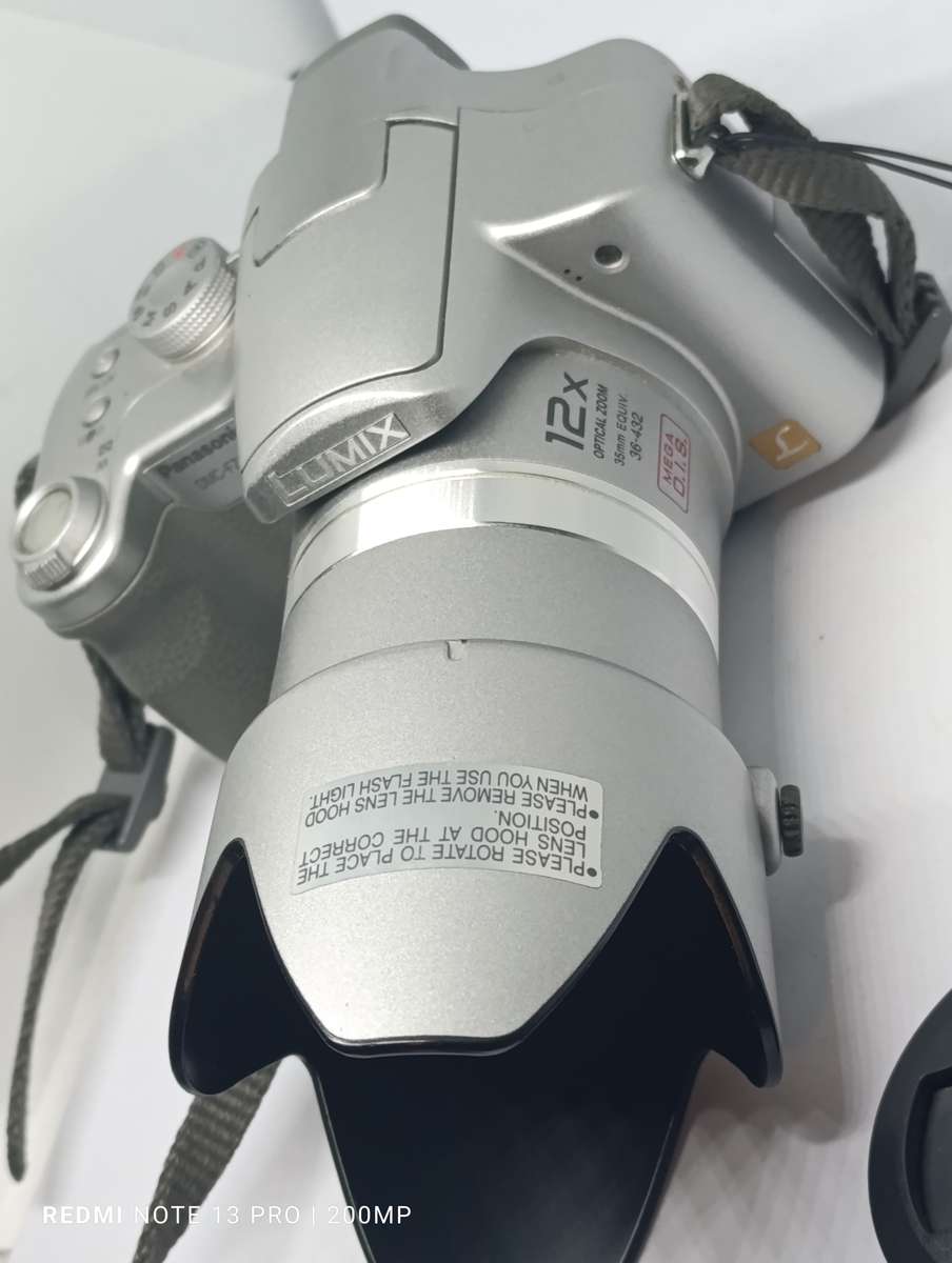 Panasonic Lumix DMC FZ7 - 6MP - 12x Zoom - Digital Camera