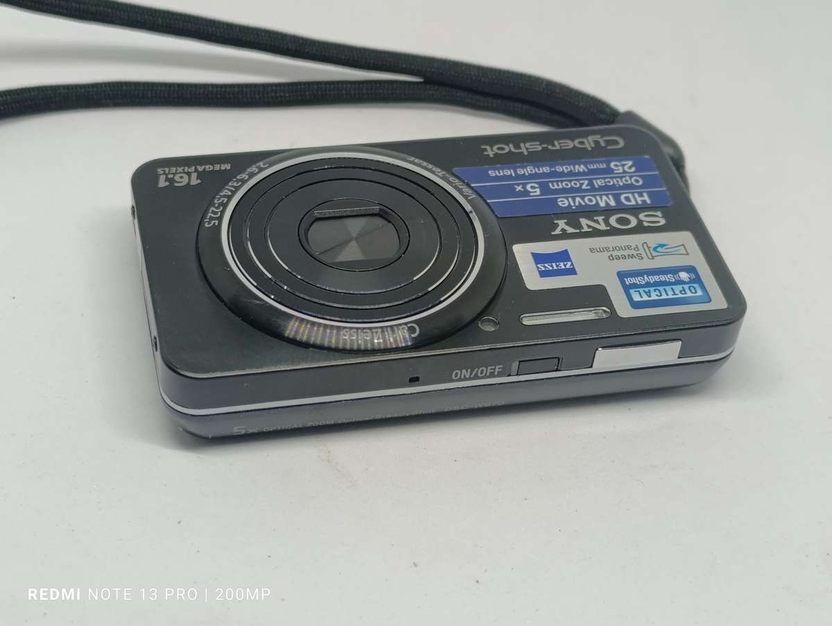 Sony Cyber-shot DSC W570 - 16.1MP - 5x Zoom - Digital Camera
