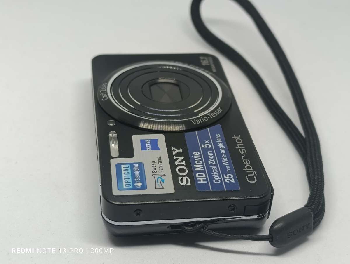 Sony Cyber-shot DSC W570 - 16.1MP - 5x Zoom - Digital Camera