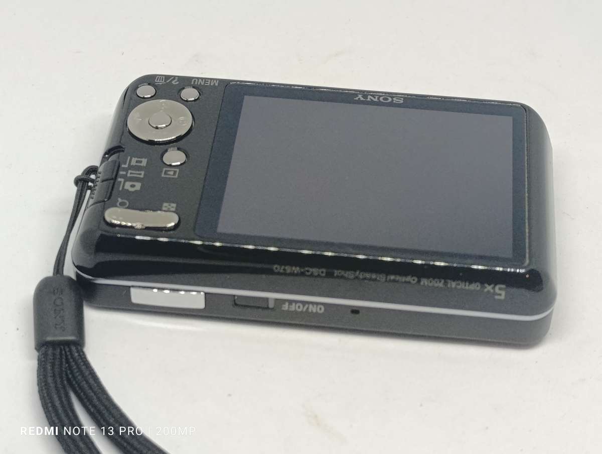 Sony Cyber-shot DSC W570 - 16.1MP - 5x Zoom - Digital Camera