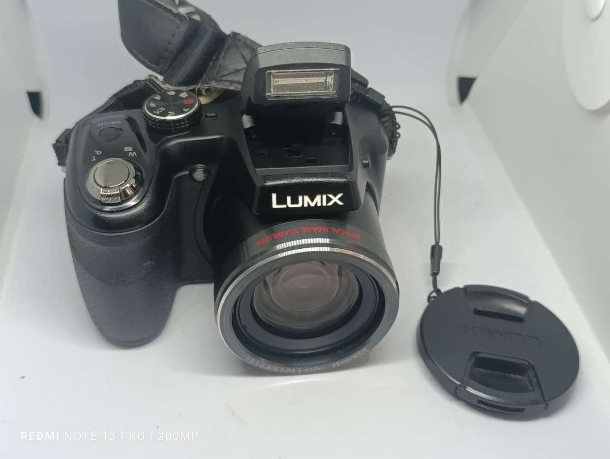 Panasonic Lumix DMC-LZ20 - 16MP - 21 x Zoom - Digital Camera