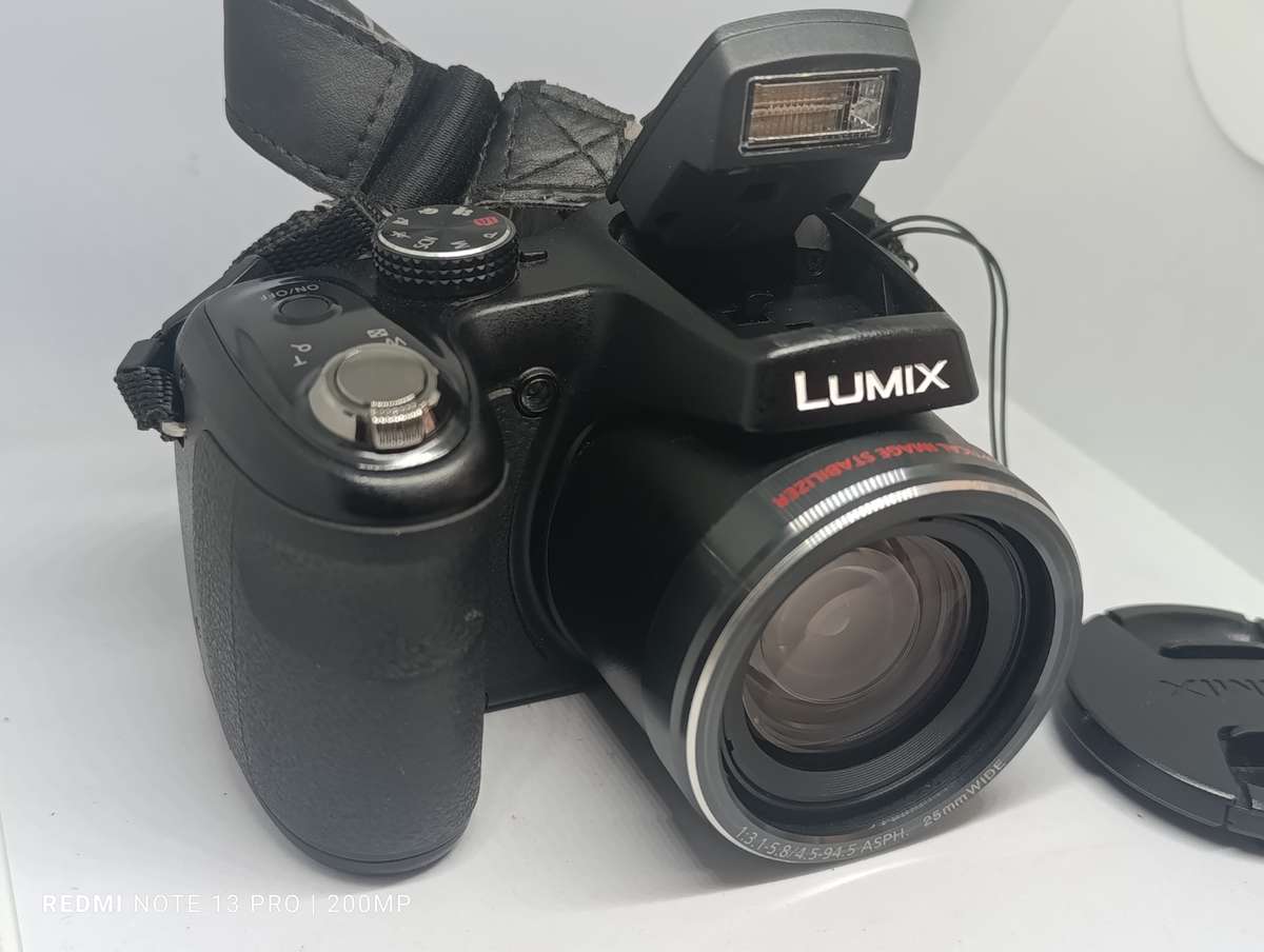Panasonic Lumix DMC-LZ20 - 16MP - 21 x Zoom - Digital Camera