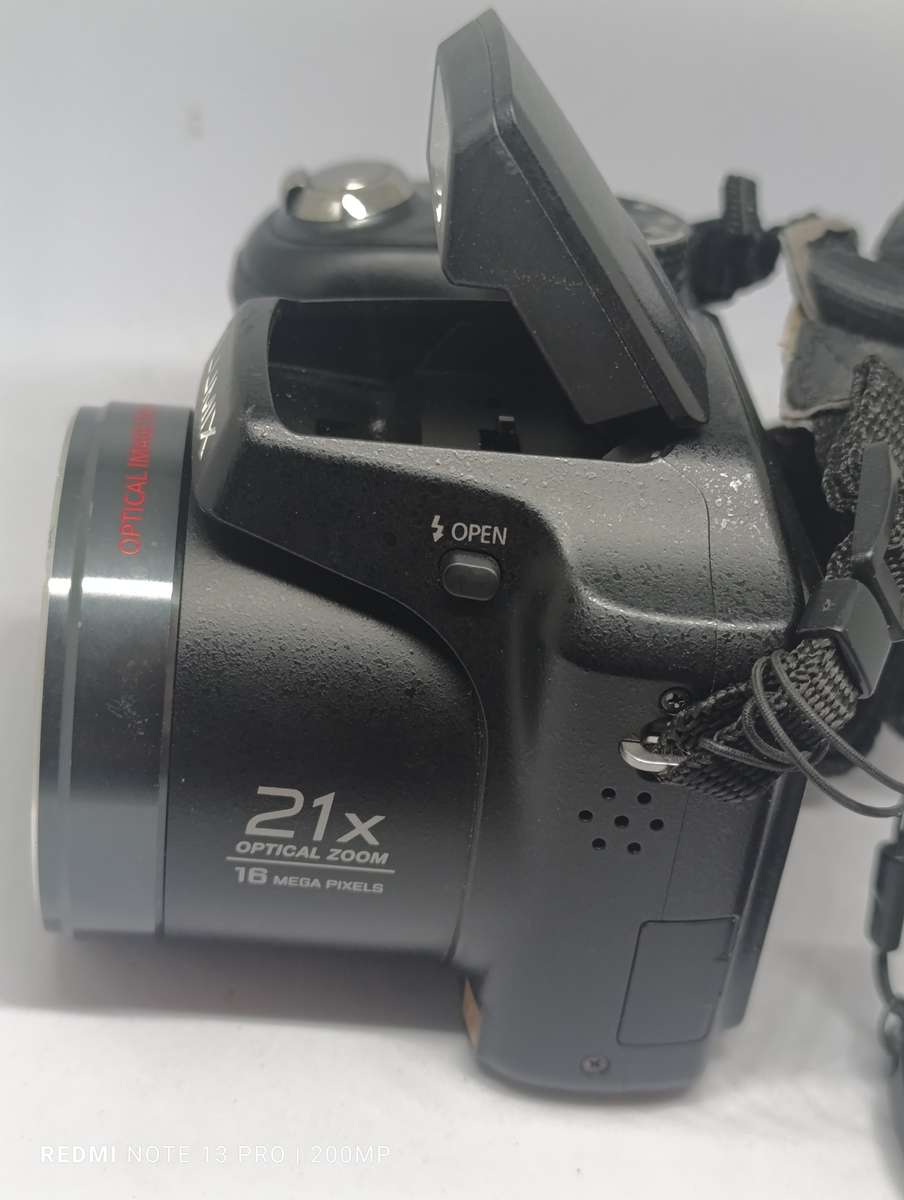 Panasonic Lumix DMC-LZ20 - 16MP - 21 x Zoom - Digital Camera