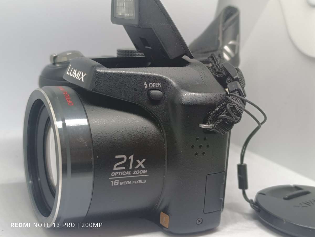 Panasonic Lumix DMC-LZ20 - 16MP - 21 x Zoom - Digital Camera