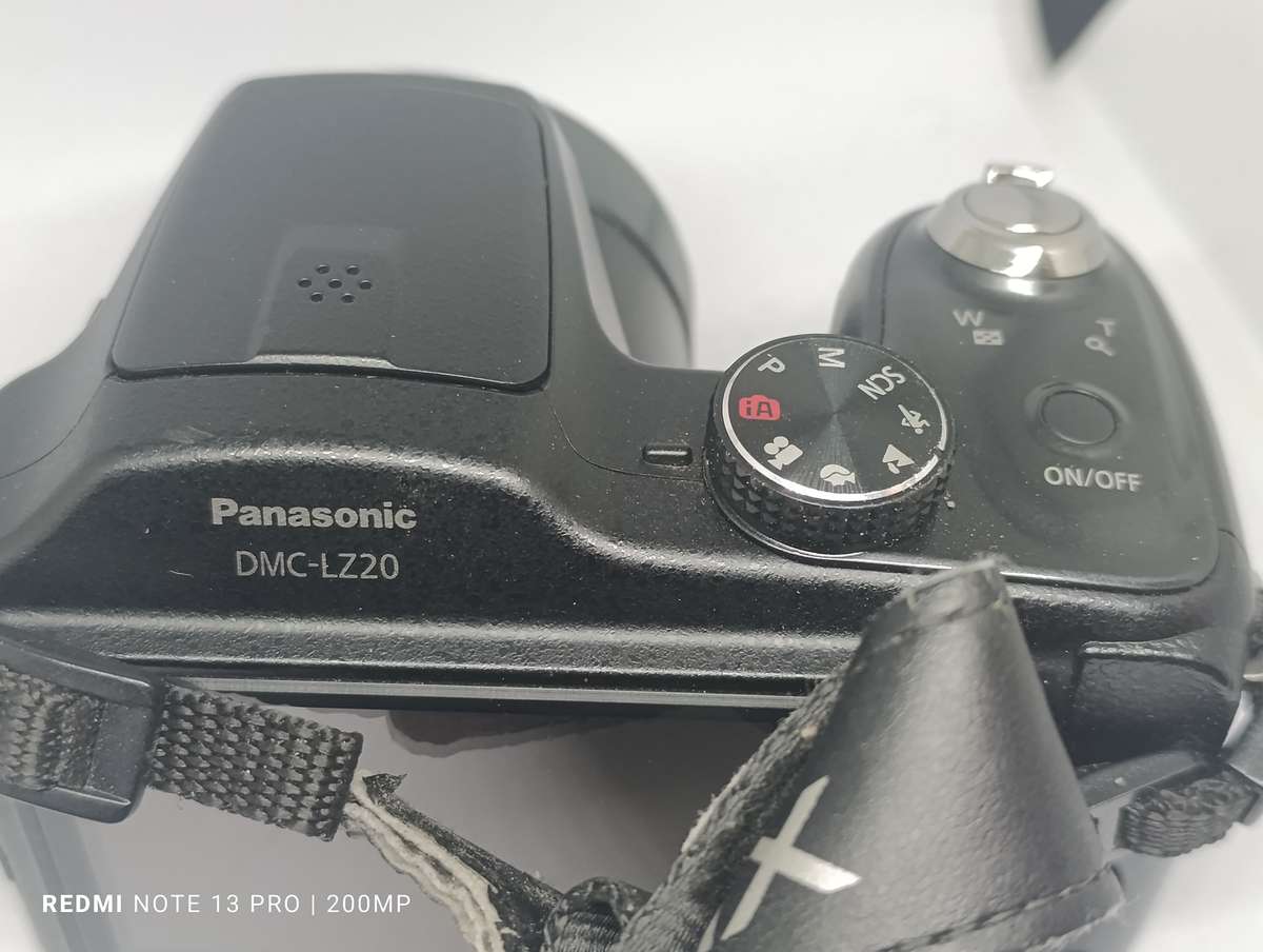 Panasonic Lumix DMC-LZ20 - 16MP - 21 x Zoom - Digital Camera