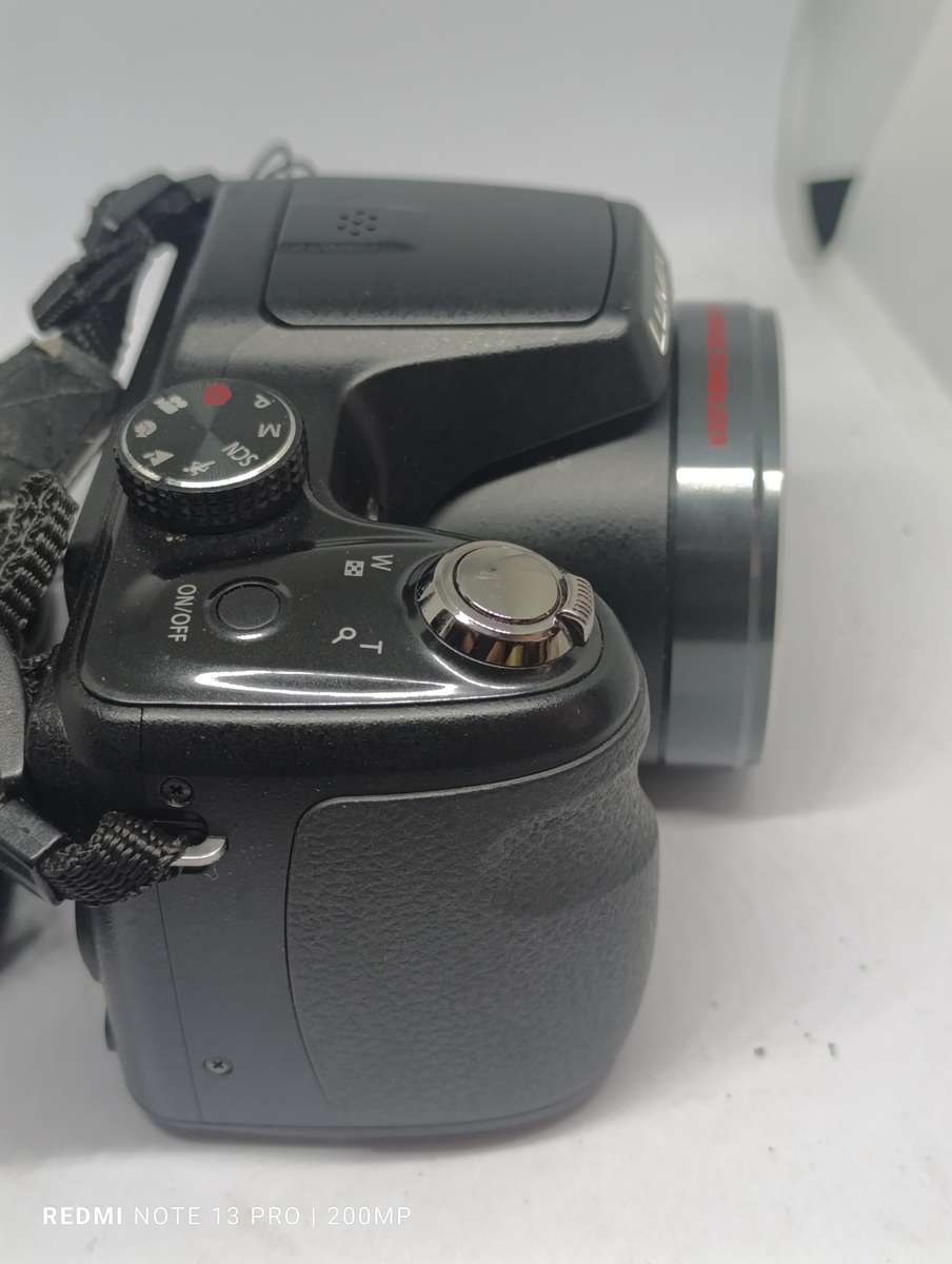 Panasonic Lumix DMC-LZ20 - 16MP - 21 x Zoom - Digital Camera